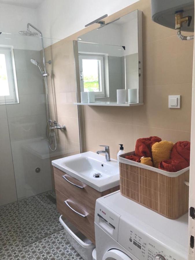 Apartman Kora Njivice Exteriör bild