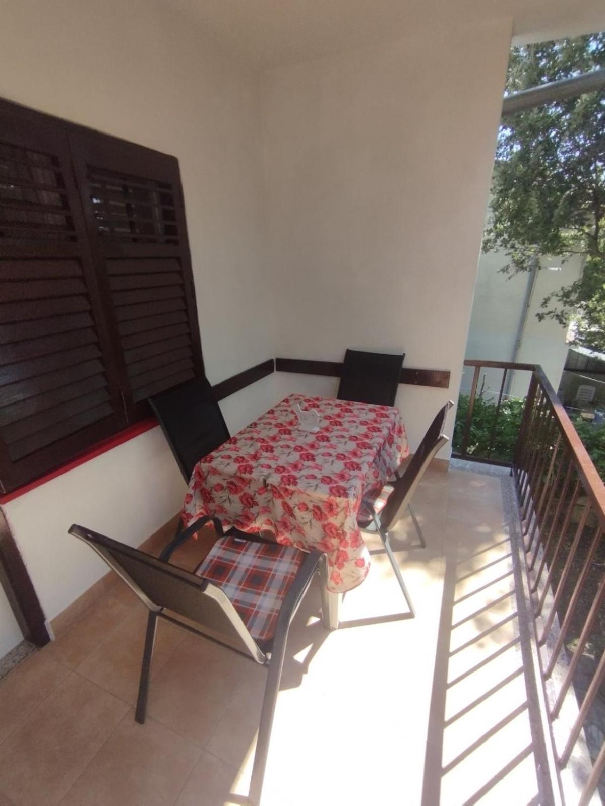 Apartman Kora Njivice Exteriör bild