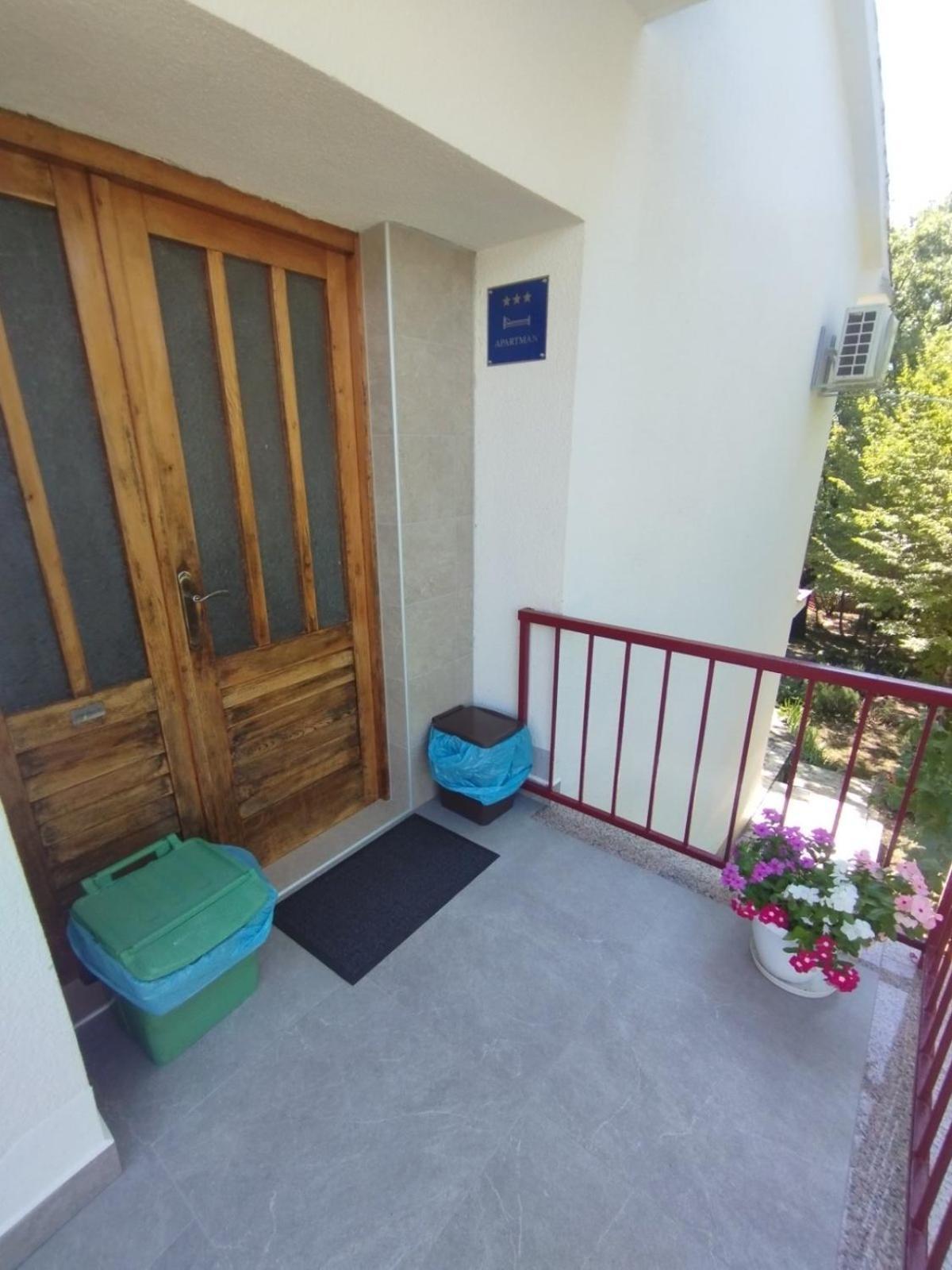 Apartman Kora Njivice Exteriör bild